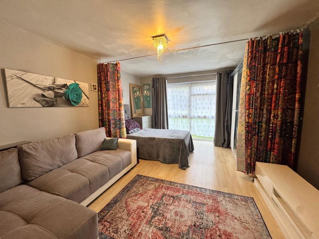 Property photo 2 of 6 Studio.Jpg