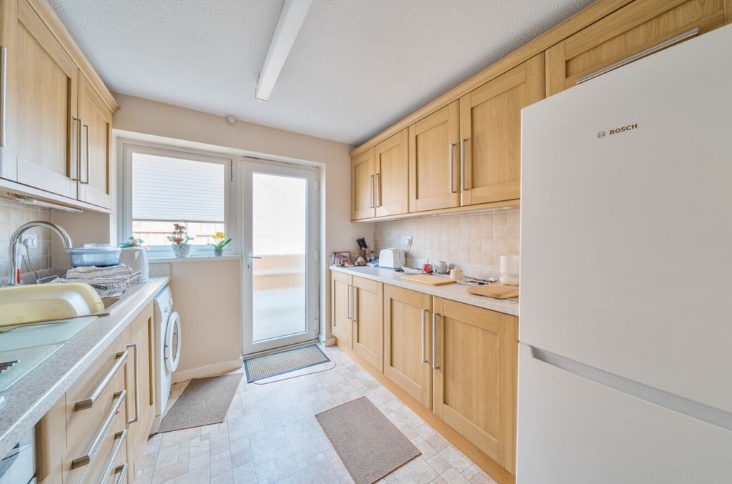 Property photo 3 of 23 1433193-7-69c1Bea1Ab859