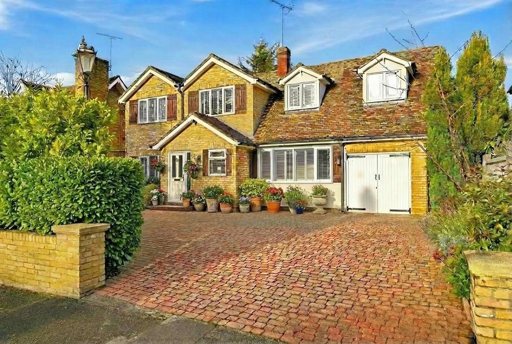 Property photo 1 of 23 5 Bedroom Detached House