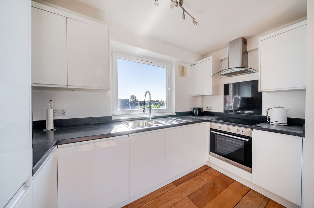 Property photo 3 of 12 1521035-13-1A0855...