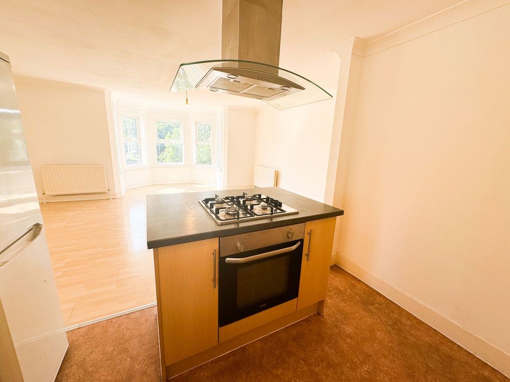 Property photo 3 of 14 Fillebrook Road E11
