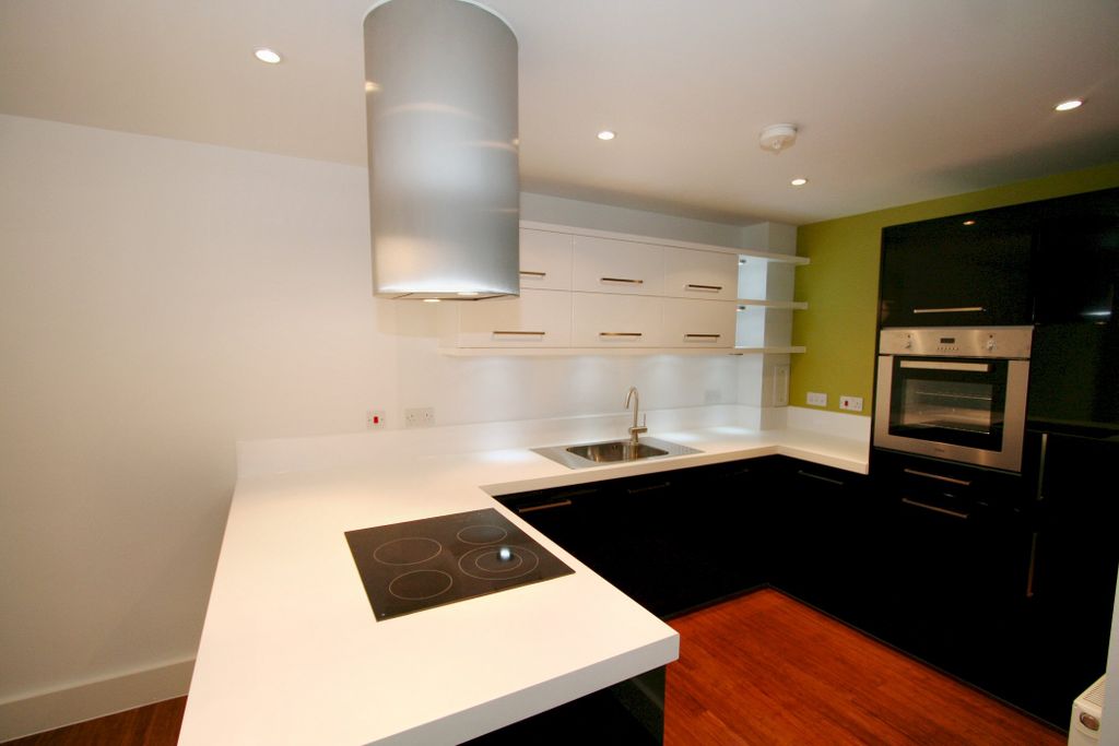 Property photo 2 of 6 Kitchen