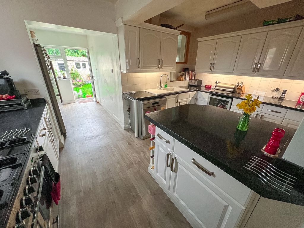 Property photo 2 of 40