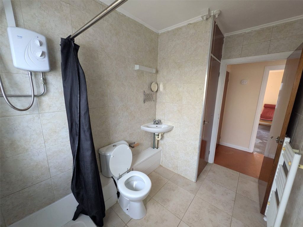 Additional image 6 of 2 bed flat to rentFlat 3, Lansdowne Court, Hamilton Terrace, Milford Haven, Pembrokeshire SA73