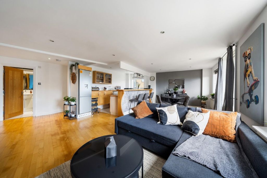 Property photo 3 of 13