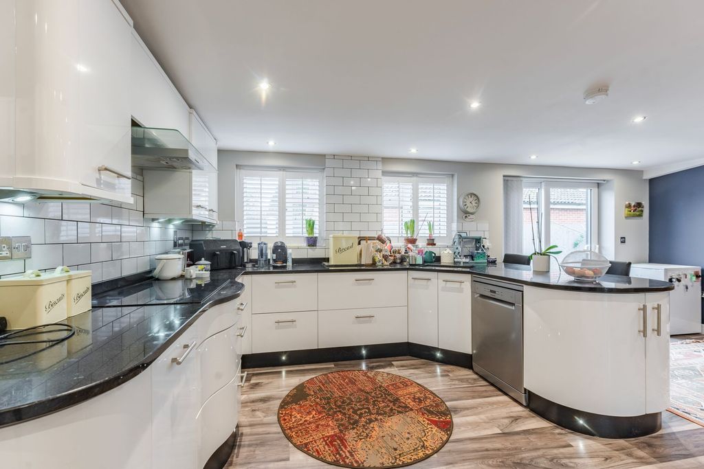 Property photo 3 of 24