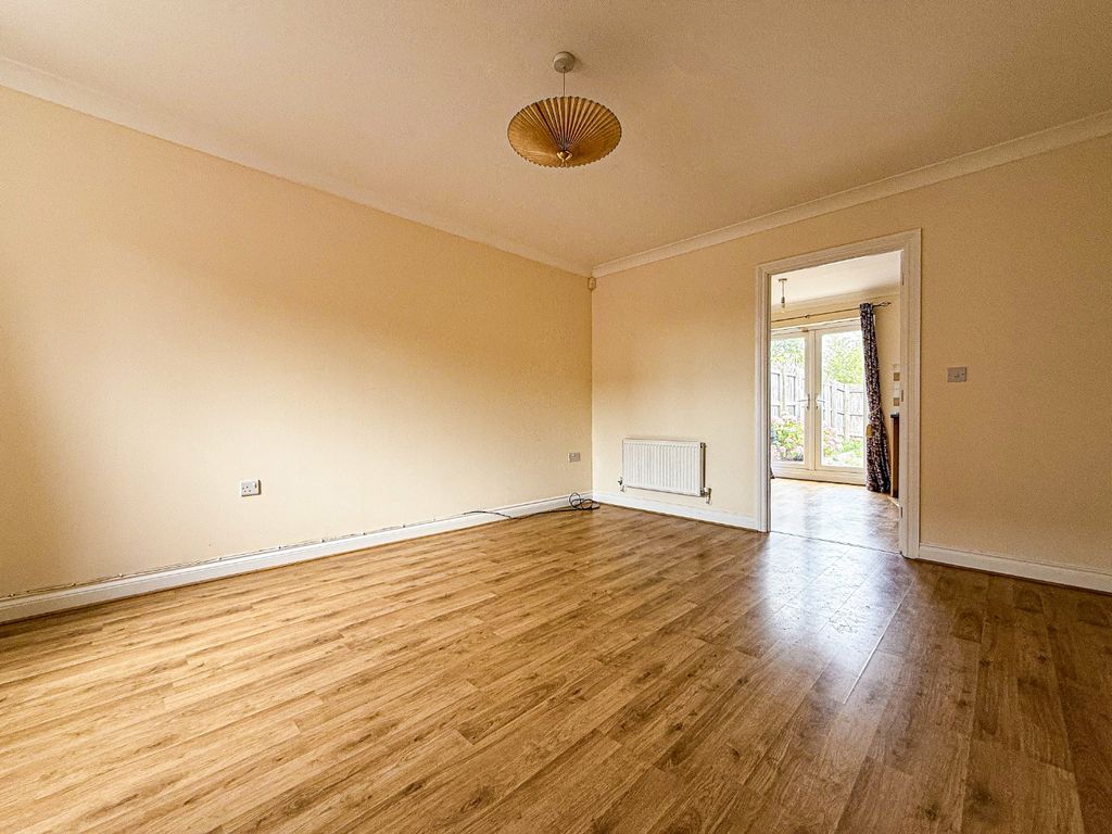 Property photo 2 of 17 4307824