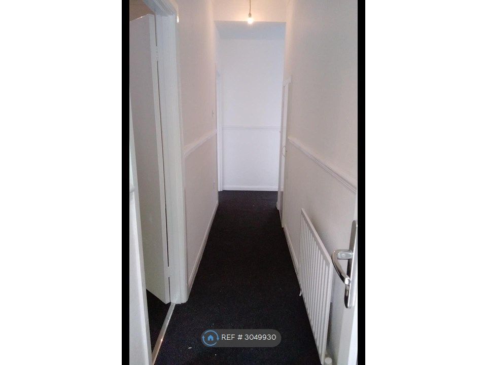 Property photo 2 of 5 Passage