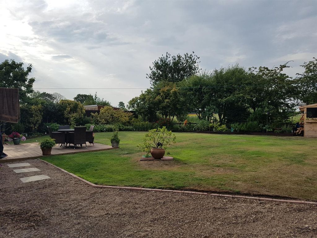 Property photo 2 of 25