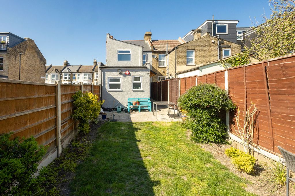 Property photo 2 of 21