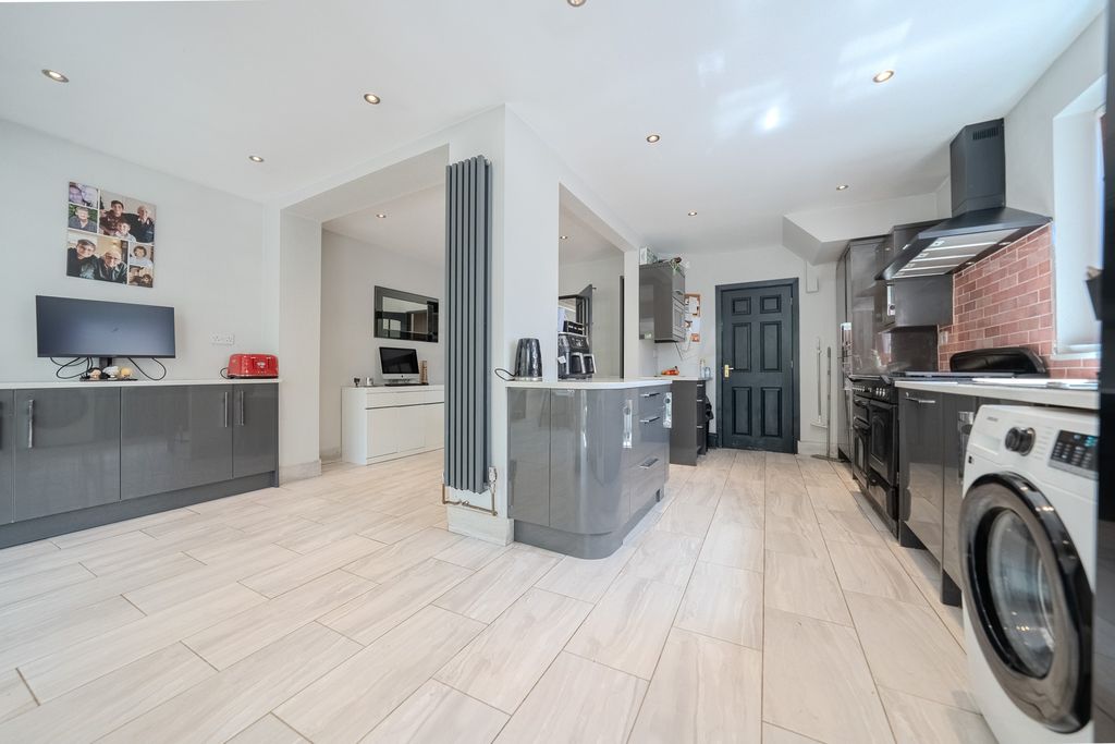 Property photo 3 of 13 Dsc09680-Hdr
