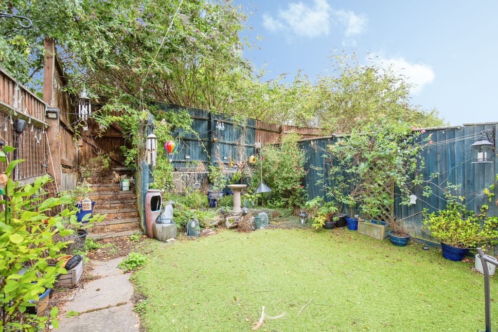 Property photo 2 of 18 75B7E91B-Mw26-2951