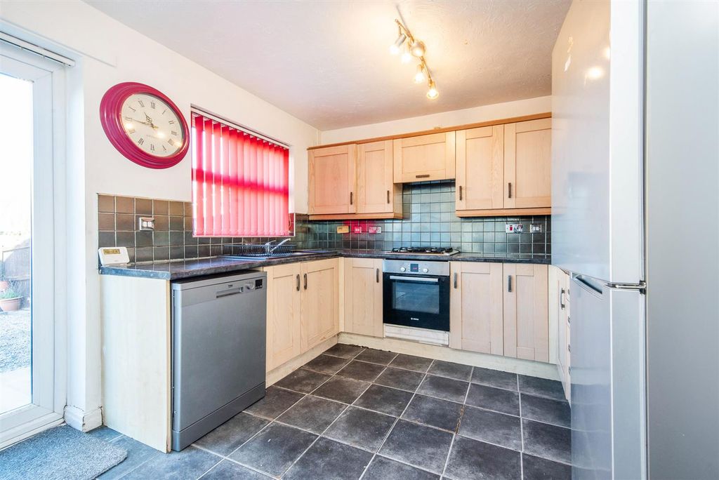 Property photo 3 of 19 Kitchen