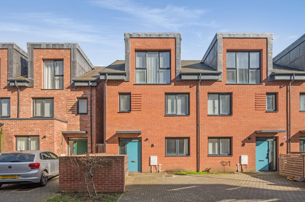 Property photo 1 of 21