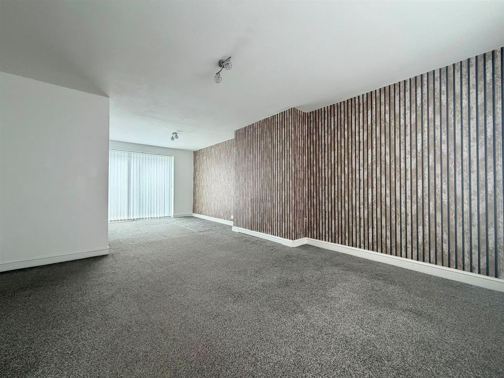 Property photo 2 of 11 Living Room