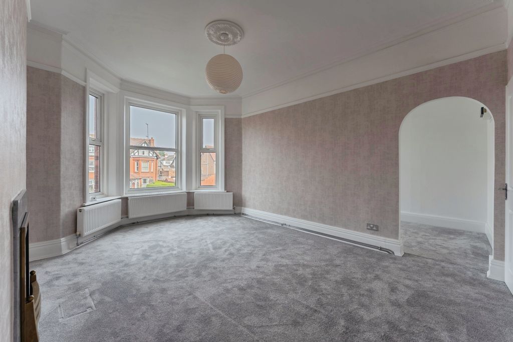 Property photo 3 of 17 Lounge