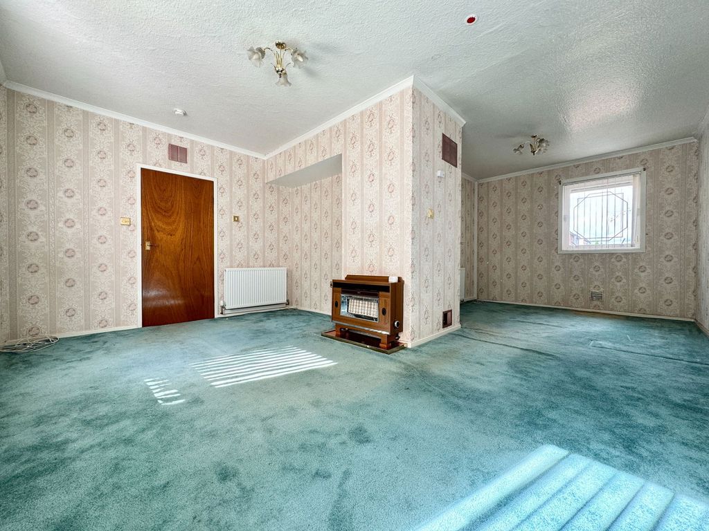 Property photo 3 of 27