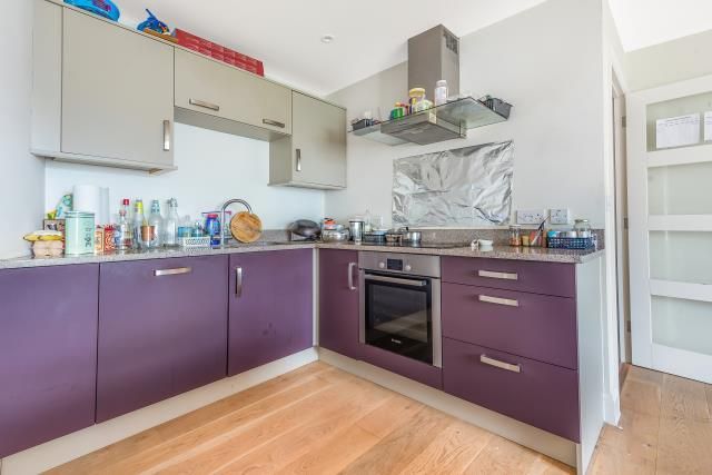 Property photo 3 of 11 Kitchen