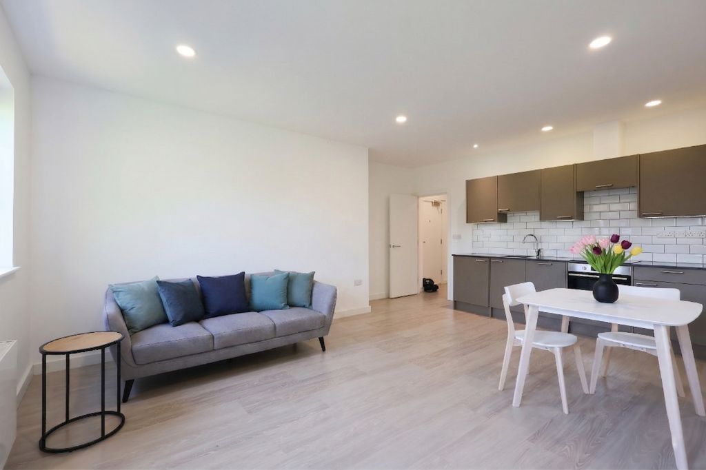 Property photo 1 of 8 9