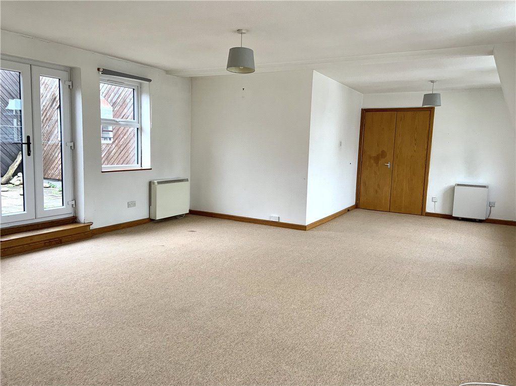 Property photo 3 of 10 Lounge