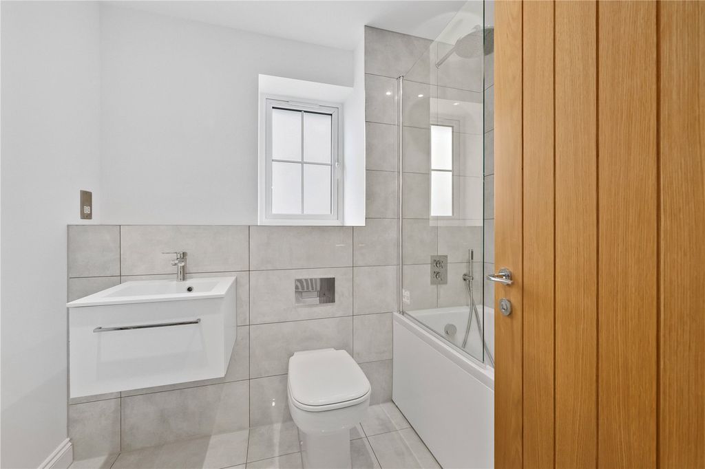 Property photo 3 of 16 Picture No. 11