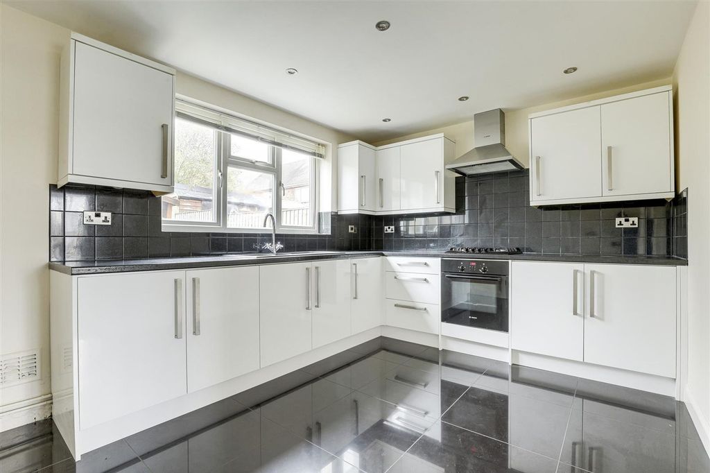 Property photo 2 of 22