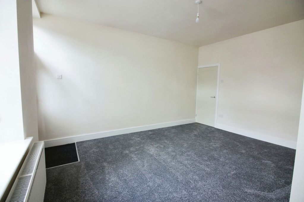 Property photo 3 of 20 Living Room