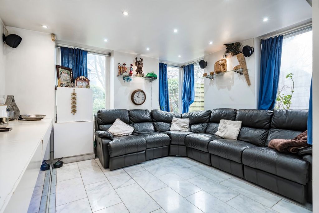 Property photo 2 of 8