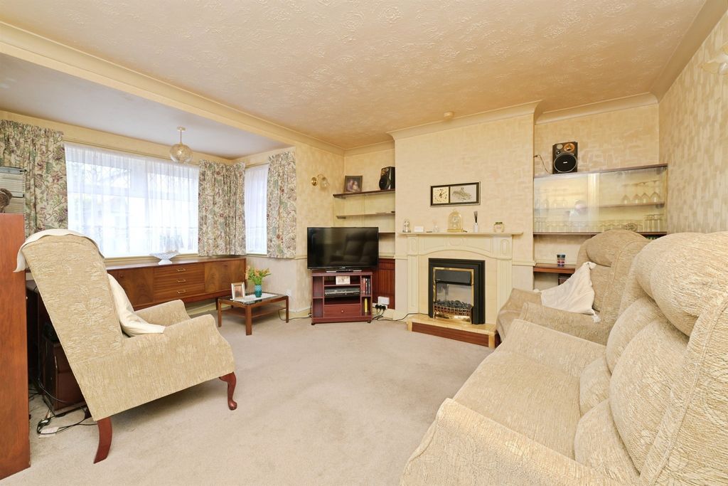 Property photo 2 of 12
