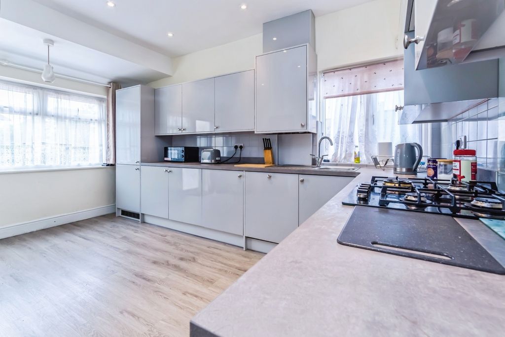 Property photo 3 of 17 Photo