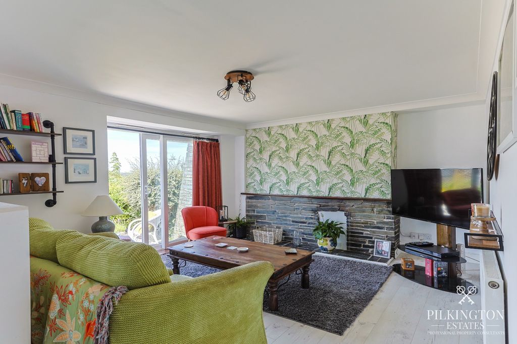 Property photo 2 of 13 5248573