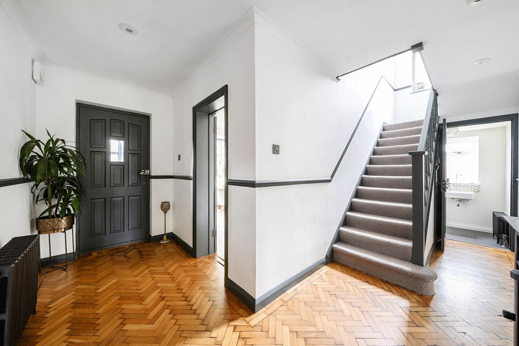Property photo 3 of 19 1463990-11-6A2034...
