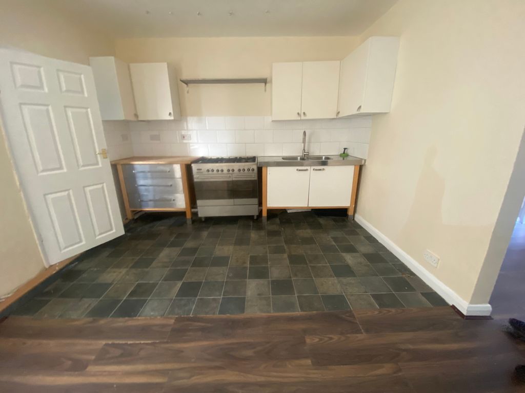 Property photo 3 of 8 Bathroom