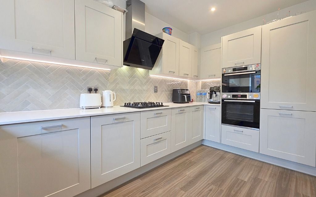 Property photo 3 of 19 4623058