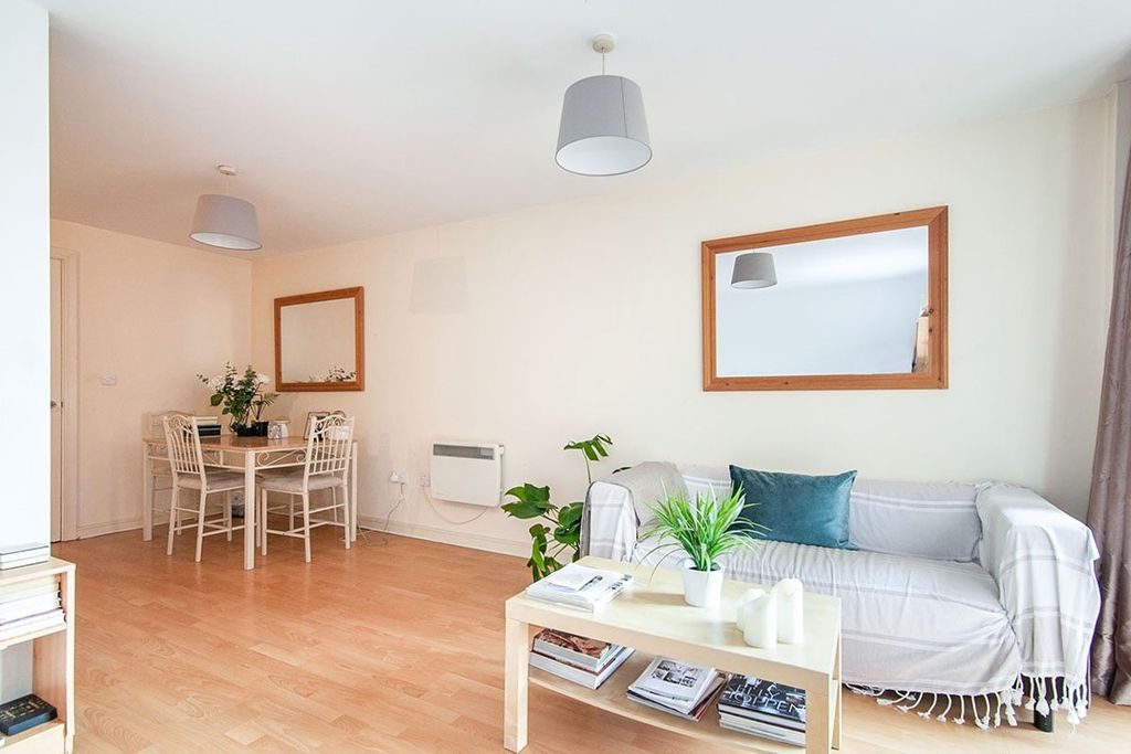 Property photo 3 of 8 Picture No. 14