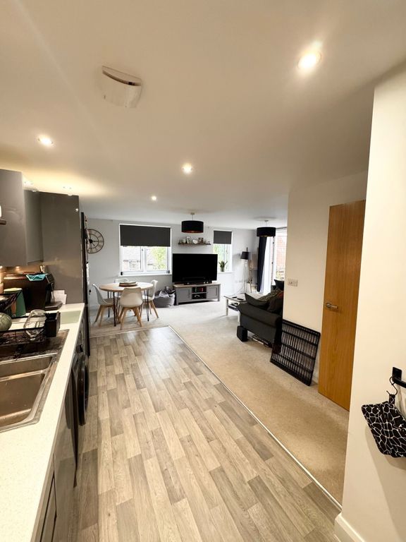 Property photo 1 of 11 Living