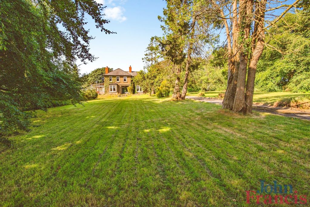 Property photo 2 of 42 Pbox-Img.Jpg