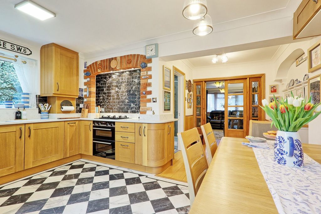 Property photo 1 of 36