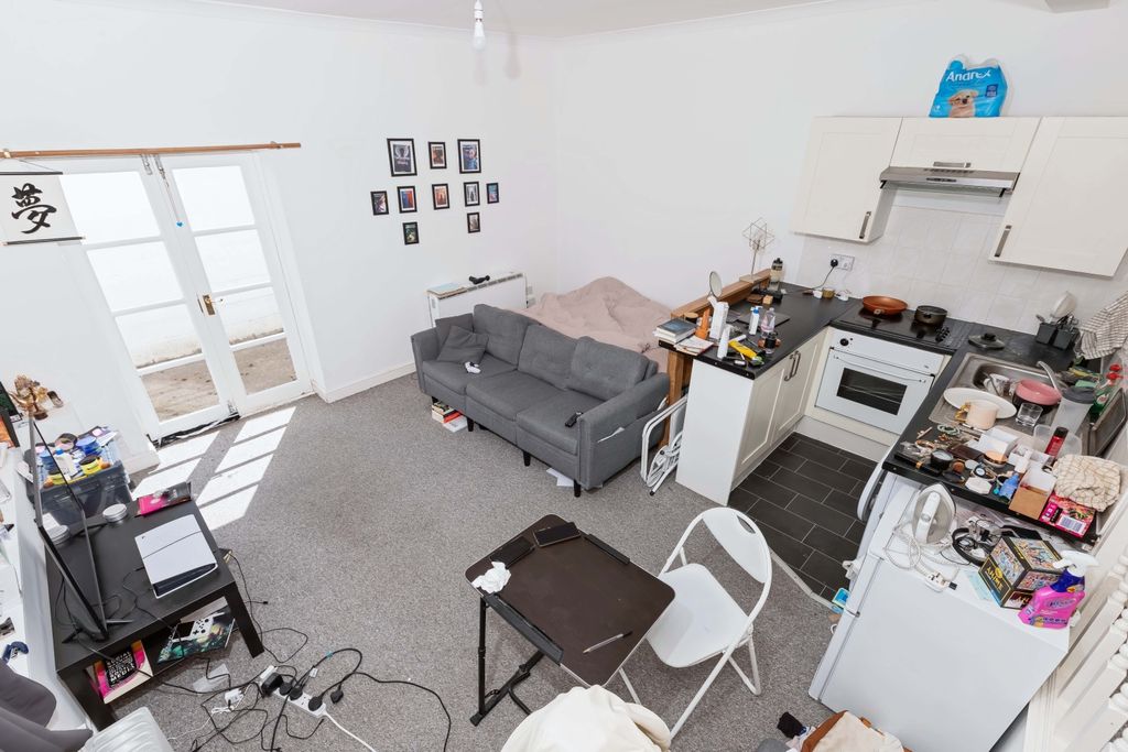 Property photo 3 of 9 Byron St_3__6