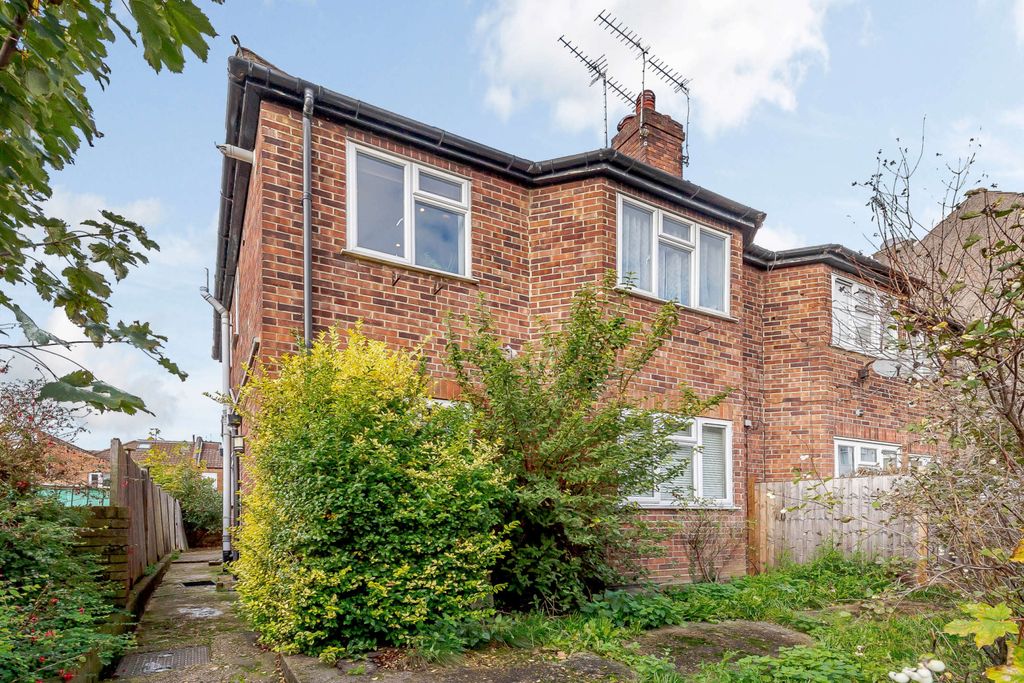 Property photo 1 of 12 1 Bed Maisonette For Sale Dartmouth Road, Hendon Nw4