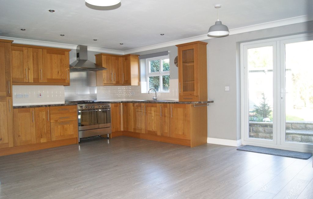 Property photo 2 of 25 Dining Kitchen