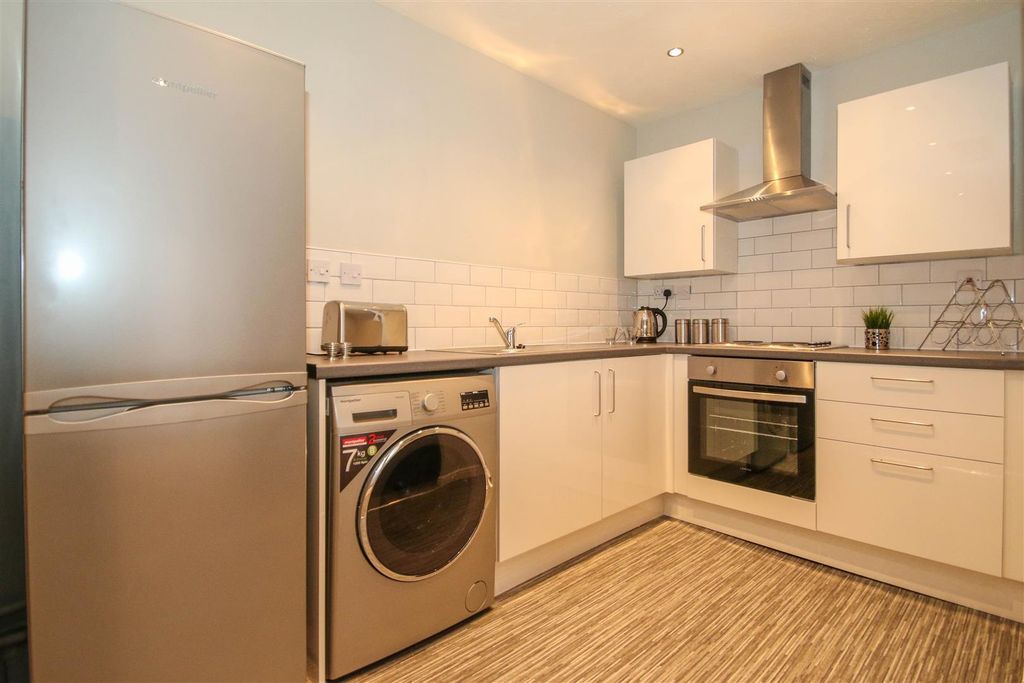 Property photo 3 of 7 Kitchen