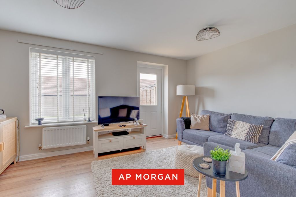 Property photo 3 of 13 Picture No. 12