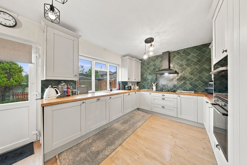 Property photo 2 of 24