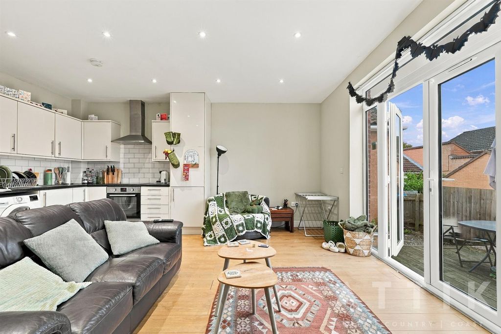 Property photo 2 of 27 Mousehold_Street_011.Jpg
