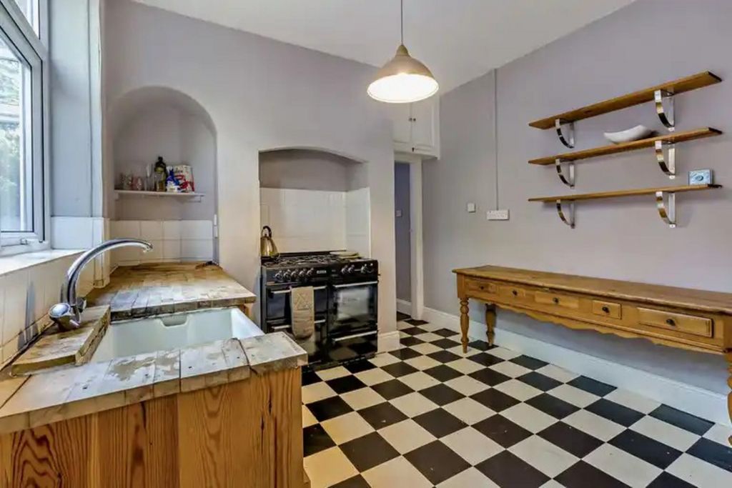 Property photo 3 of 11