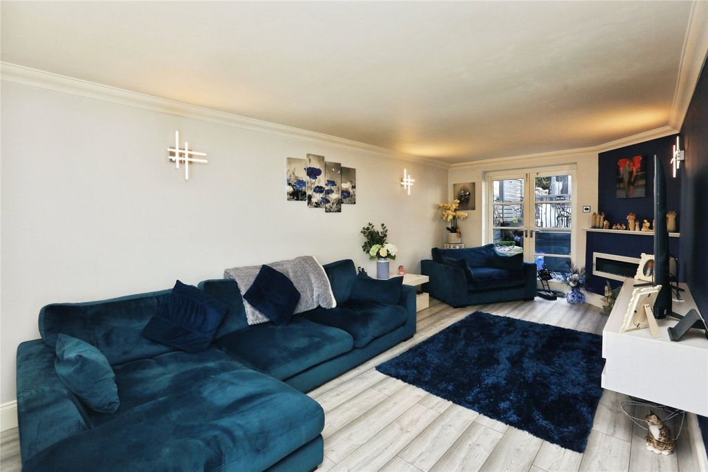 Property photo 3 of 28 Picture No. 08