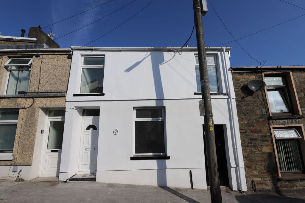 Property photo 1 of 3