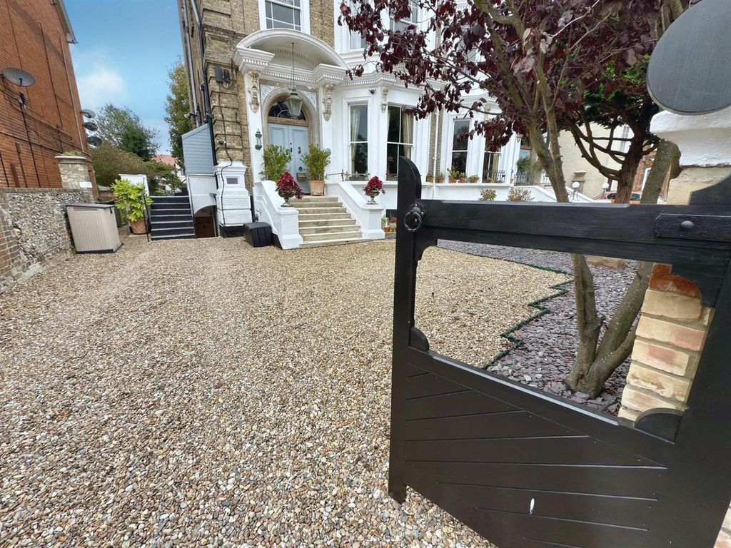 Property photo 3 of 6 Parking Area Shared.Jpg