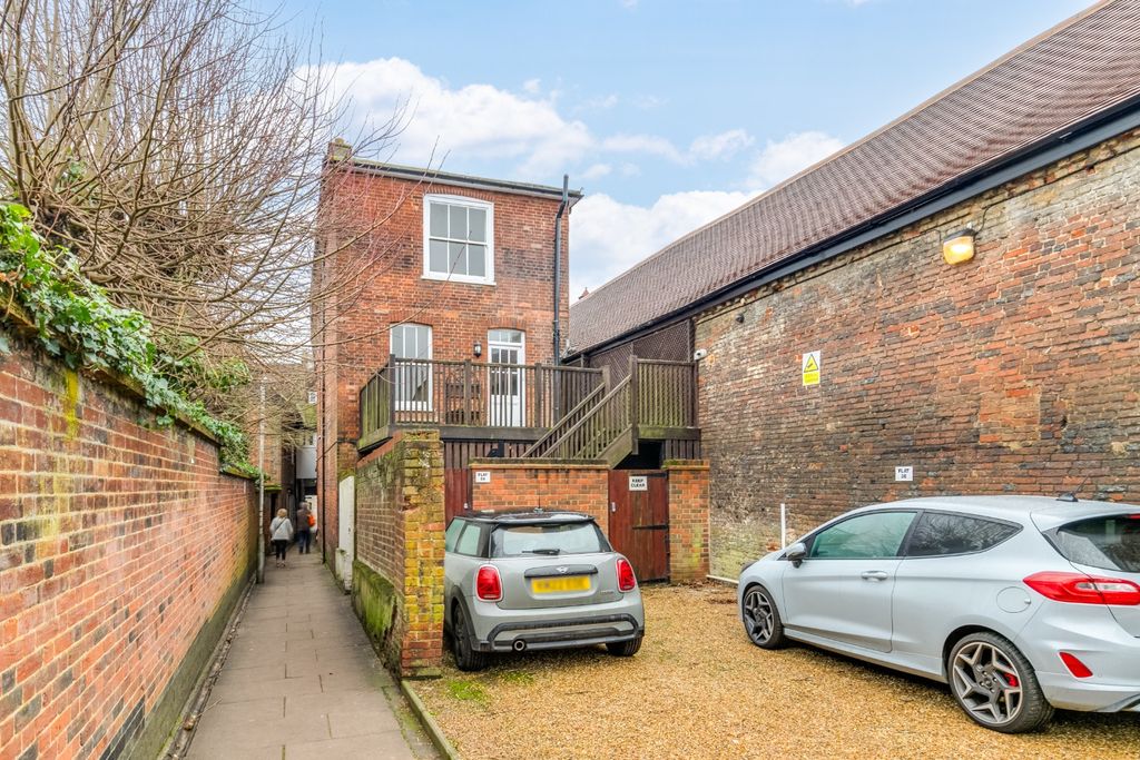 Property photo 2 of 21 3589058